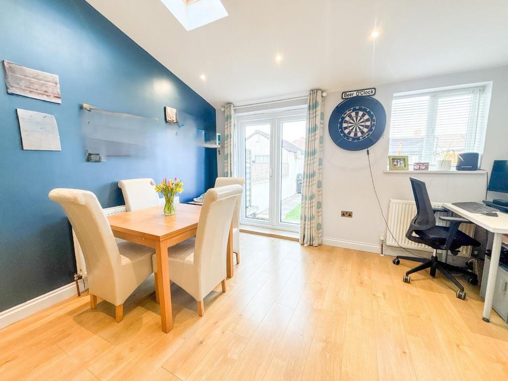 Kitchen/ Dining