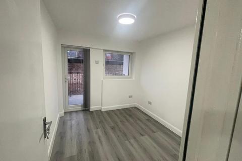 2 bedroom flat to rent, London Road, Norbury