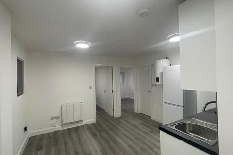 2 bedroom flat to rent, London Road, Norbury