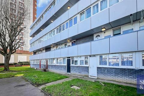 1 bedroom flat for sale, Ferraro Close, Hounslow TW5