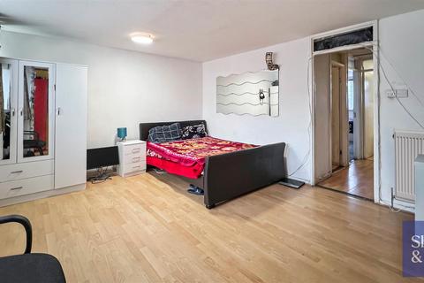 1 bedroom flat for sale, Ferraro Close, Hounslow TW5