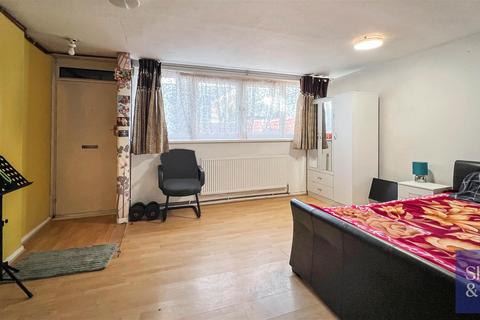 1 bedroom flat for sale, Ferraro Close, Hounslow TW5