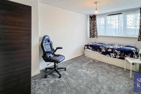 1 bedroom flat for sale, Ferraro Close, Hounslow TW5