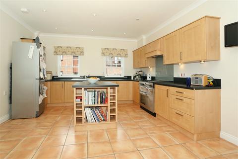 4 bedroom semi-detached house to rent, Station Road, Hampshire SO24