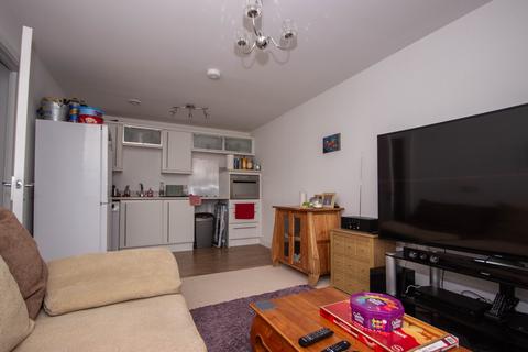 1 bedroom flat for sale, Flat 3, Anchorage Court, 19 Albert Way, East Cowes, Isle of Wight