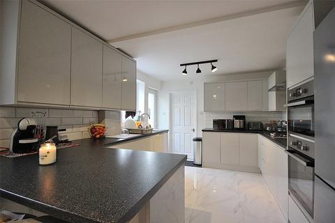 4 bedroom end of terrace house for sale, Ampthill Road, Bedford, Bedfordshire, MK42