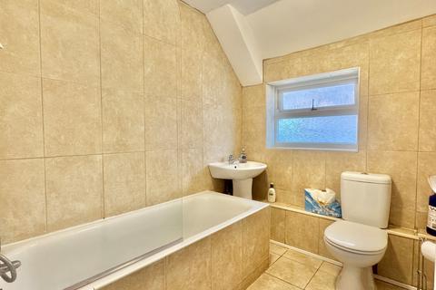 2 bedroom apartment to rent, Bouverie Road West, Kent CT20