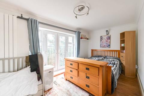 2 bedroom flat for sale, New Wanstead, Wanstead, London, E11