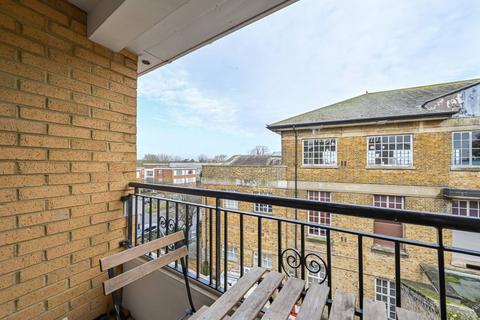 2 bedroom flat for sale, New Wanstead, Wanstead, London, E11