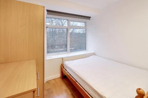 Studio to rent, Fitzjohns Ave, London  NW3