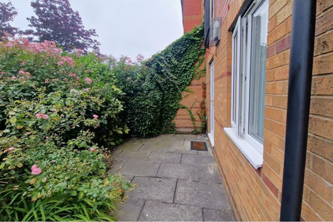 2 bedroom flat to rent, Lady Park Court, Leeds LS17