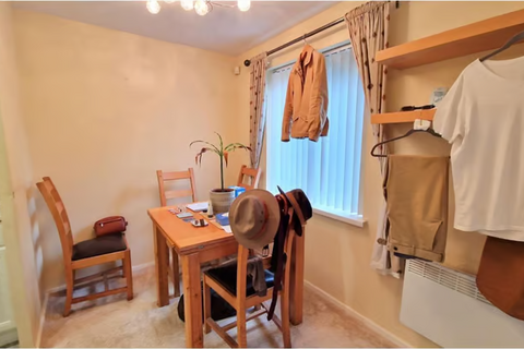 2 bedroom flat to rent, Lady Park Court, Leeds LS17