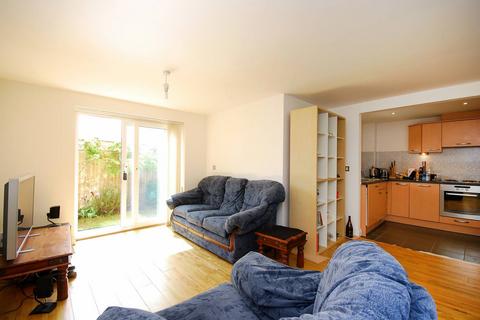 2 bedroom flat to rent, Primrose Place, Isleworth, TW7