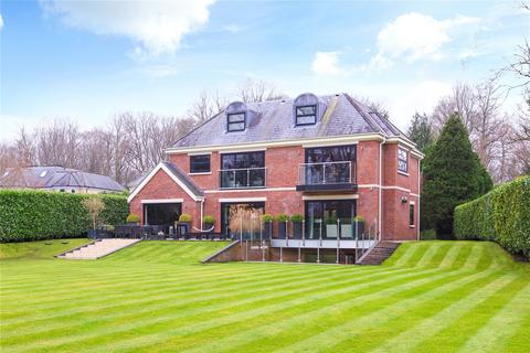 5 bedroom detached house for sale, Broadwater Close, Burwood Park, Walton-on-Thames, KT12