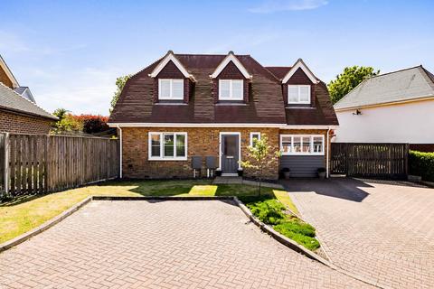 1 Diamond Close, Eythorne, Dover, CT15 4FD