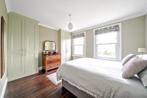 10 Caxton Gardens, Guildford, GU2 8AX