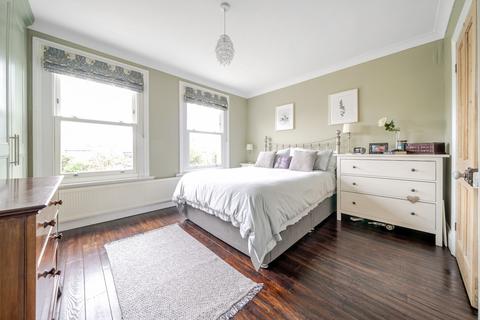 10 Caxton Gardens, Guildford, GU2 8AX