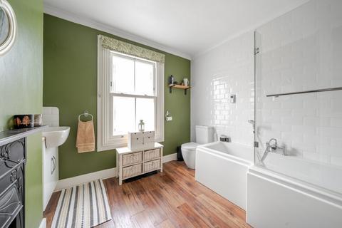 10 Caxton Gardens, Guildford, GU2 8AX
