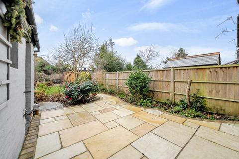 10 Caxton Gardens, Guildford, GU2 8AX