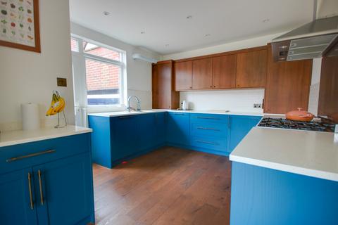 34 Cobden Crescent, Southampton, SO18 4EW
