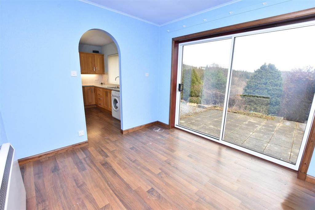 DINING ROOM.jpg
