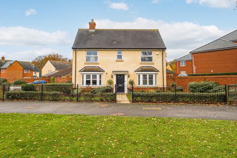 4 bedroom detached house for sale, Robins Path, Benfleet, SS7