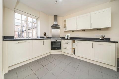 3 bedroom flat for sale, Fortis Green, London N10