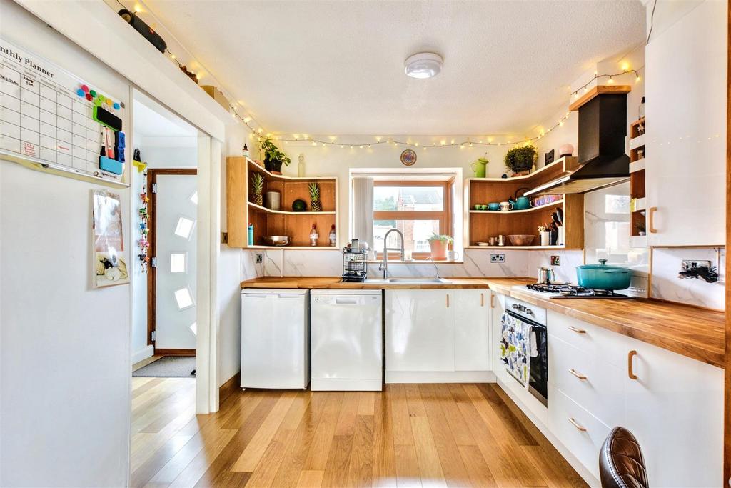 Kitchen 2.jpeg