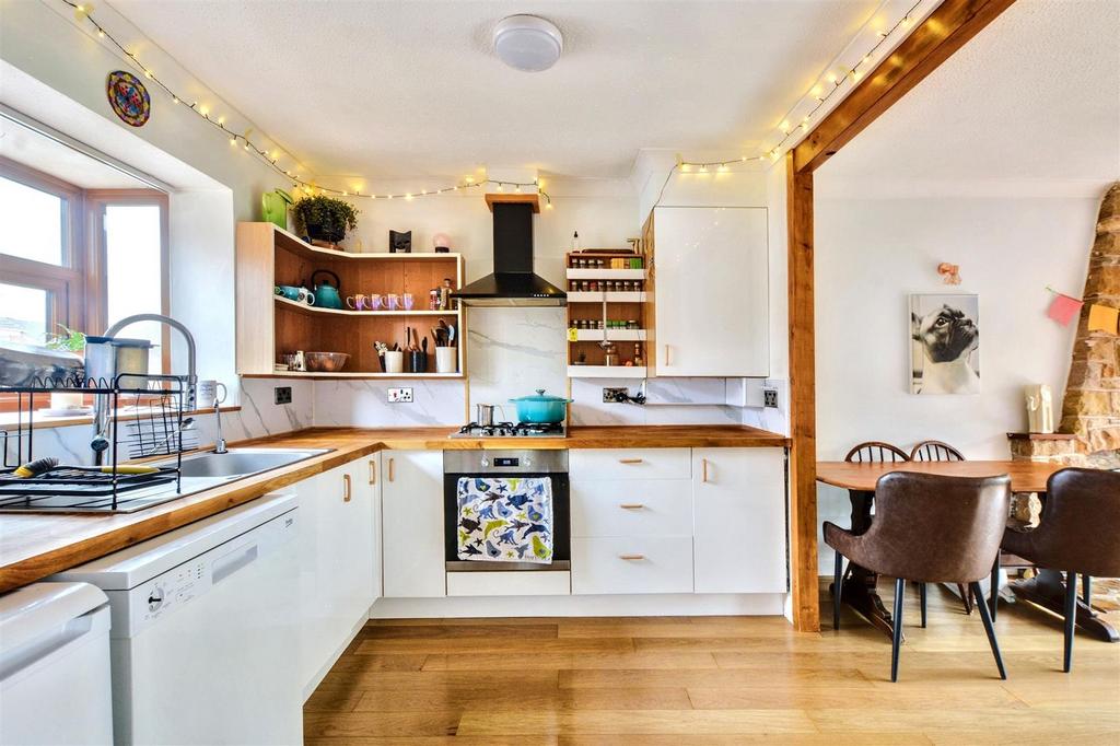 Kitchen 1.jpeg