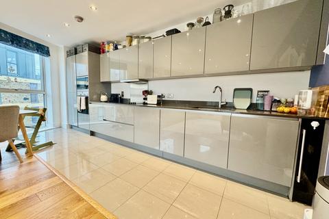 2 bedroom flat for sale, Levett Square, Richmond TW9