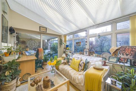 9 Mallards Way, Lightwater, GU18 5ND