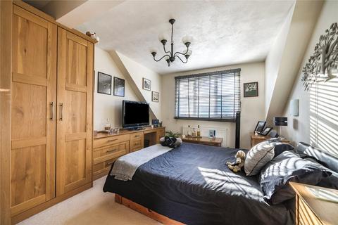 9 Mallards Way, Lightwater, GU18 5ND
