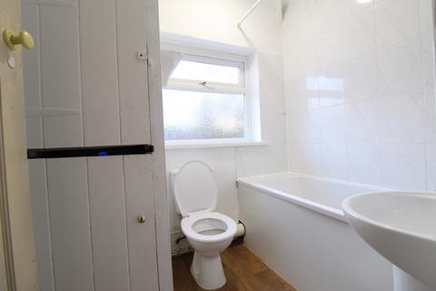 3 bedroom semi-detached house to rent, Blakenall, WALSALL WS3