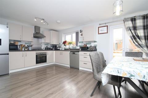4 bedroom semi-detached house for sale, Gale Way, Tiverton EX16