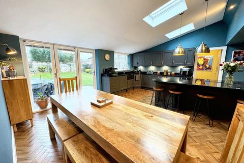 16 Dales Lane, Whitefield, Manchester, M45 7WW