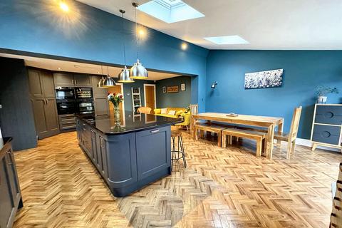 16 Dales Lane, Whitefield, Manchester, M45 7WW