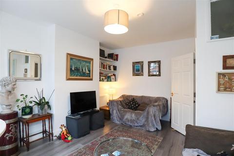 2 bedroom flat to rent, St. Peters Road, St. Leonards-On-Sea