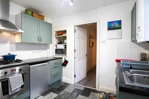 2 bedroom flat to rent, St. Peters Road, St. Leonards-On-Sea