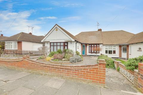 3 bedroom semi-detached bungalow for sale, Petworth Gardens, Southend-on-sea, SS2