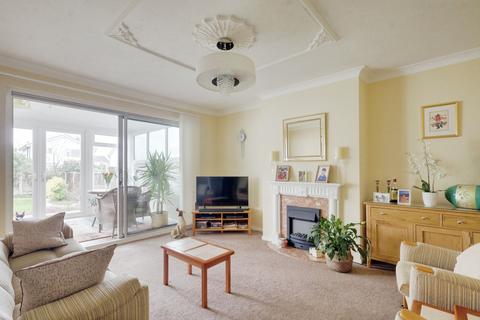 3 bedroom semi-detached bungalow for sale, Petworth Gardens, Southend-on-sea, SS2