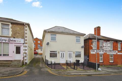 2 bedroom semi-detached house to rent, Eastcott Hill, Swindon SN1