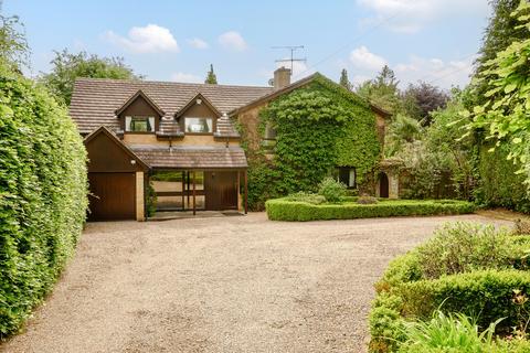 4 bedroom detached house to rent, Rowbarns Way, East Horsley, KT24