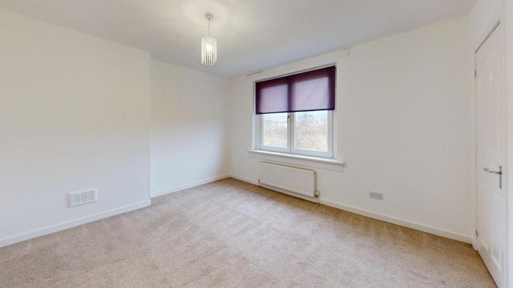122-Muirhouse-Avenue-Bedroom.jpg