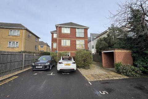 2 bedroom apartment to rent, Richmond Park Road, Bournemouth BH8