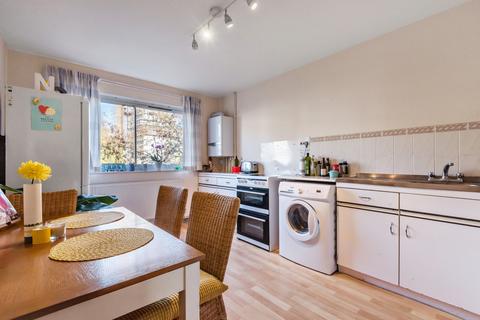 2 bedroom flat to rent, St. John's Avenue Putney SW15