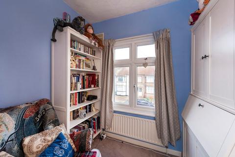 7 Hind Crescent, Erith, DA8 3BP
