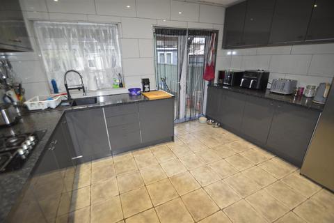 2 bedroom terraced house for sale, Lake Gardens, Dagenham