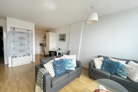 2 bedroom flat to rent, 11 Mann Island, Liverpool L3