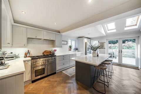 40 Linden Way, Ripley, Woking, GU23 6LW