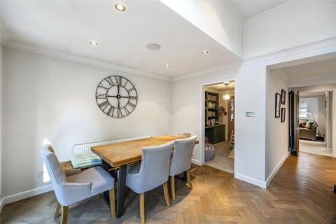 40 Linden Way, Ripley, Woking, GU23 6LW